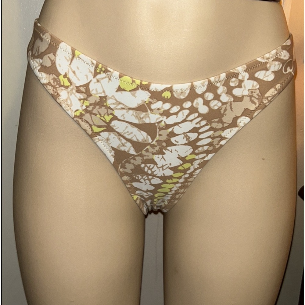 Aerie Cheekiest Coupe Tres
Echancree Bikini Bottom Size M